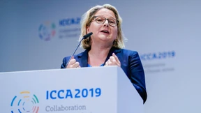 Ende mit Minimalbeschlüssen