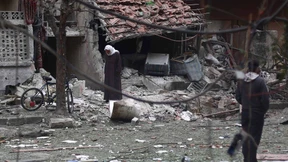 Menschen in Käfigen als Schutzschilde missbraucht