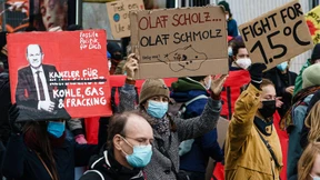 Mindestens 10.000 Menschen demonstrieren in Berlin