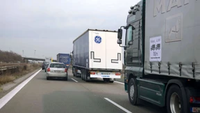 Lastwagen mit Autopilot nehmen Fahrt auf