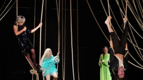 Der Himmel leer, alle Teufel hier