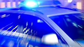 Frau auf offener Straße angeschossen