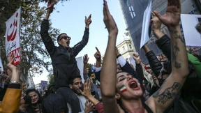 Studierende demonstrieren gegen Regierungssprecher