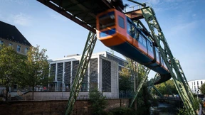 Absturz einer Schiene sorgt für Zwangspause