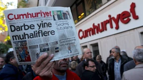 Prozess gegen „Cumhuriyet“-Mitarbeiter beginnt