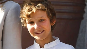 Enkel des Königs schießt sich in den Fuß