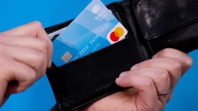 Bis die Bezahlkarte geschreddert ist