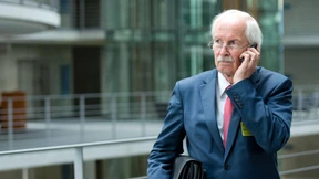 Range verliert Unterstützung der Bundesregierung