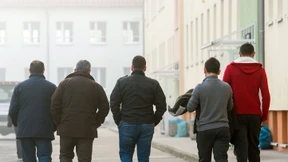 Opfer rechter Gewalt dürfen bleiben