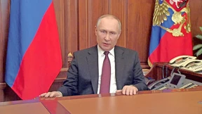 Wieso läuft Putins Kriegspropaganda auf Frankreichs Satelliten?