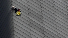 „Spiderman“ hilft Notre–Dame