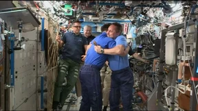 Stabübergabe im Weltall