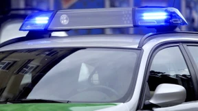 Mann verbrennt bei Autounfall