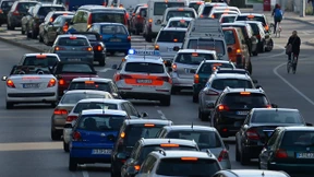 Mehr als 100 Fahrer müssen wegen fehlender Rettungsgasse zahlen