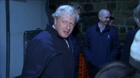 Johnson flieht vor Reporter in den Kühlschrank