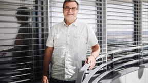 Der die WM-Fracht um die Welt schickt