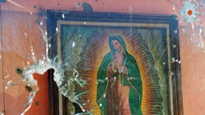 Zuerst wird die Stromzufuhr gekappt, dann wird bombardiert