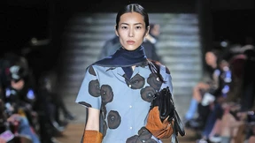 Wie Miuccia Prada die Pariser Designer vorführt