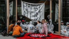Umweltschützer blockieren NRW-Landesvertretung