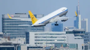 Condor verlässt den Schutzschirm und hebt zum Neustart ab