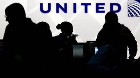 United-Passagier mit Nasenbruch
