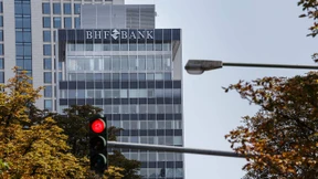 Die BHF-Bank wird französisch
