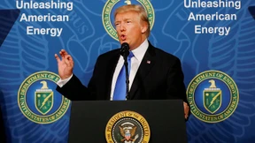 Jetzt beschwert sich Trump über den hohen Ölpreis