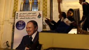 Bouteflika lässt sich zum Sieger ausrufen