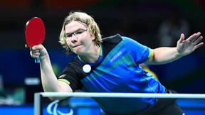 Para-Athletin Wolf mit einer Warnung an alle