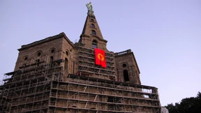 Aktivisten hissen verbotene PKK-Flagge am Herkules