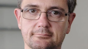 Sie stachen heraus, weil ihre Federn so spitz waren