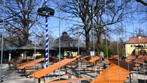 Polizei löst Partys und Treffen auf