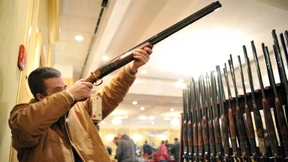 „Geh auf den Balkon und feuer zwei Schüsse nach draußen“ 