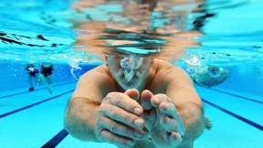 Deshalb wird die Haut im Schwimmbad schrumpelig 