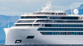 Riesenwelle tötet einen Menschen auf Kreuzfahrtschiff