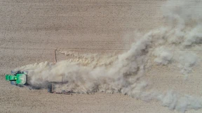 Trockenböden, Nieselregen, Kistenschleppen