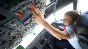 Vier Gründe, warum auch kleine Frauen fliegen dürfen