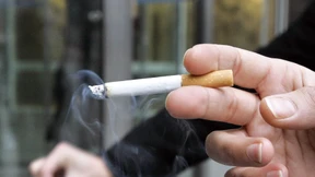 Frankreich will Rauchen an Stränden und in Parks verbieten