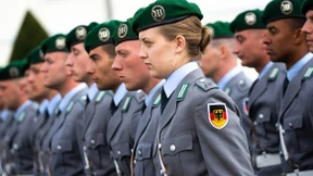 Soldaten in Uniform fahren künftig gratis 