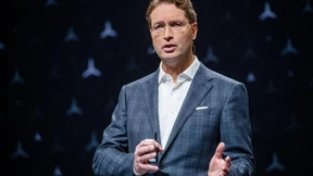 Mercedes verdient prächtig und spart dennoch