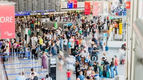 Warnstreik legt Lufthansa für einen Tag nahezu still