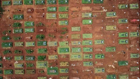 Gräberfeld in Jakarta zeigt Ausmaße von Covid-19