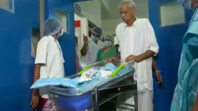 Erstmals Mutter mit 74