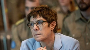 Kramp-Karrenbauer verweist auf Landesverband