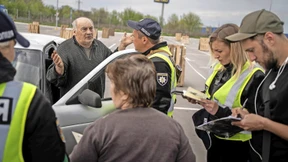 Die ersten Zivilisten haben das Stahlwerk verlassen