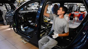 PSA-Aktie nach Zahlen auf Zehn-Jahres-Hoch