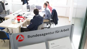 Arbeitslosenzahl sinkt weiter