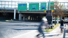 Neue Fahrradbrücke am Frankfurter Flughafen