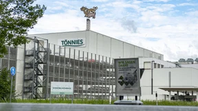 Alle Schulen dicht, 657 Tönnies-Mitarbeiter infiziert