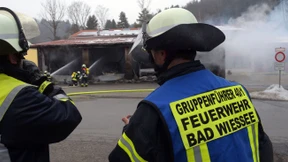 Rettungswache brennt nach Explosion am Tegernsee